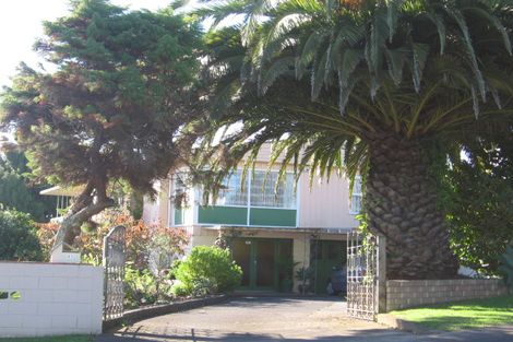 Photo of property in 41 School Road, Te Atatu South, Auckland, 0610