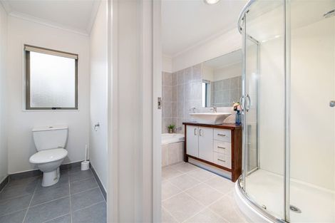 Photo of property in 29 Sapperton Drive, Henderson, Auckland, 0612