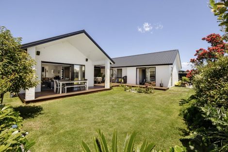 Photo of property in 16 Hiria Crescent, Papamoa Beach, Papamoa, 3118