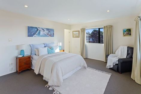 Photo of property in 31 Oratia Street, Waikanae Beach, Waikanae, 5036