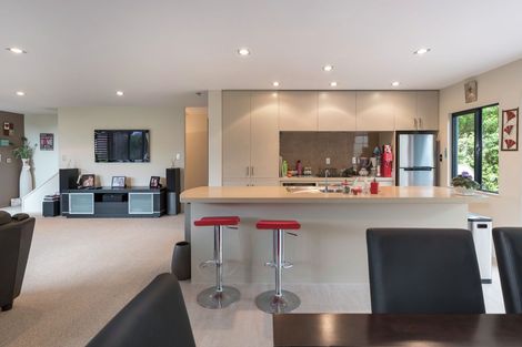 Photo of property in 2/71 Pupuke Road, Northcote, Auckland, 0627