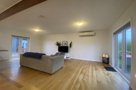 Photo of property in 68 Glanmire Road, Newlands, Wellington, 6037