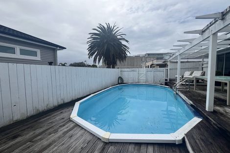 Photo of property in 607 Beach Road, Rothesay Bay, Auckland, 0630