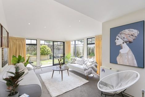 Photo of property in 2 Samuel Parnell Road, Karori, Wellington, 6012