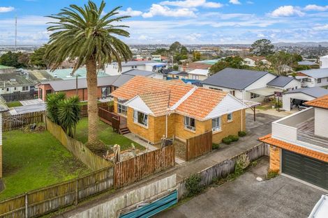 Photo of property in 60a Waimumu Road, Massey, Auckland, 0614