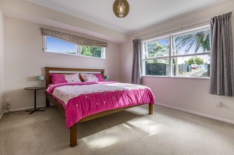 Photo of property in 6 Tauhara Street, Green Bay, Auckland, 0604