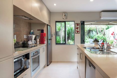 Photo of property in 2/71 Pupuke Road, Northcote, Auckland, 0627