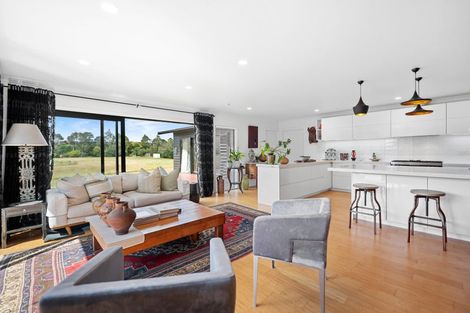 Photo of property in 216 Riverhead Road, Kumeu, 0892