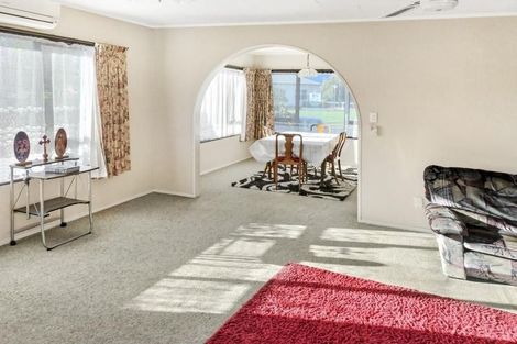 Photo of property in 122 Tait Drive, Greenmeadows, Napier, 4112