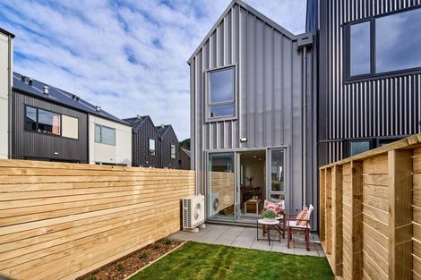 Photo of property in 11 Ara Paiwhenua, Tawa, Wellington, 5028