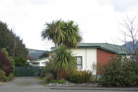 Photo of property in 11 Broderick Street, Te Anau, 9600