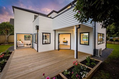 Photo of property in 151 Colwill Road, Massey, Auckland, 0614