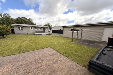 Photo of property in 25 Mokau Place, Terrace End, Palmerston North, 4410