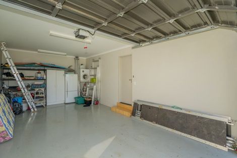 Photo of property in 17 Hahei Beach Road, Hahei, Whitianga, 3591