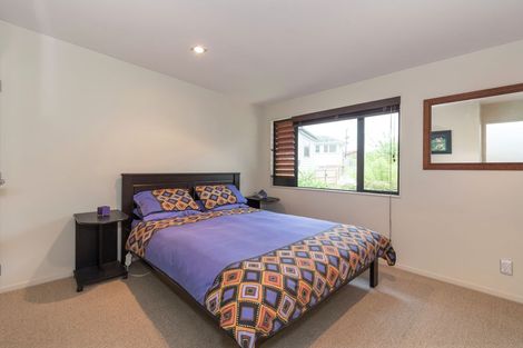Photo of property in 2/71 Pupuke Road, Northcote, Auckland, 0627