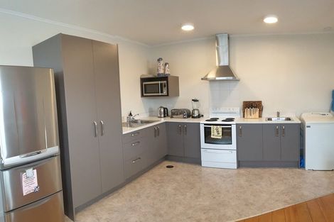 Photo of property in 5 West Coast Road, Glen Eden, Auckland, 0602