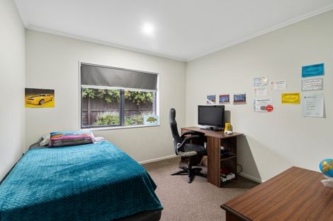 Photo of property in 23a Edgewater Parade, Waiuku, 2123