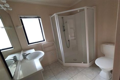 Photo of property in 11 Woodridge Avenue, Northcross, Auckland, 0630