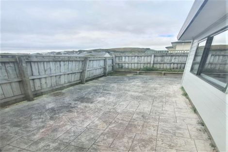 Photo of property in 86 Baylands Drive, Newlands, Wellington, 6037