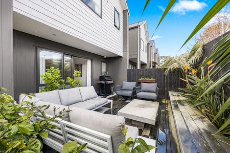 Photo of property in 14b Kelwyn Road, Kelston, Auckland, 0602