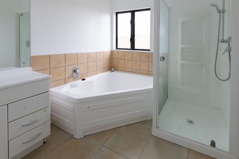 Photo of property in 5a Oakleigh Avenue, Takanini, 2112