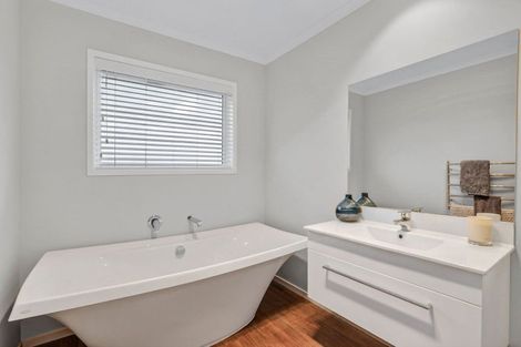 Photo of property in 48 Norfolk Drive, Cambridge, 3434