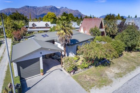 Photo of property in 17 Inverness Crescent, Arrowtown, 9302