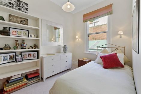 Photo of property in 198 Oriental Parade, Oriental Bay, Wellington, 6011