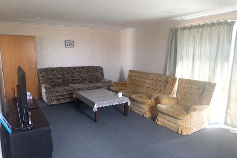 Photo of property in 20 Foyle Place, Glendene, Auckland, 0602