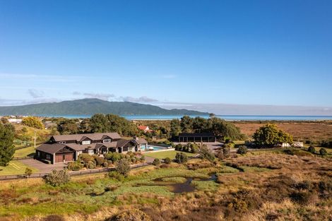 Photo of property in 2 Otaihanga Road, Paraparaumu Beach, Paraparaumu, 5032