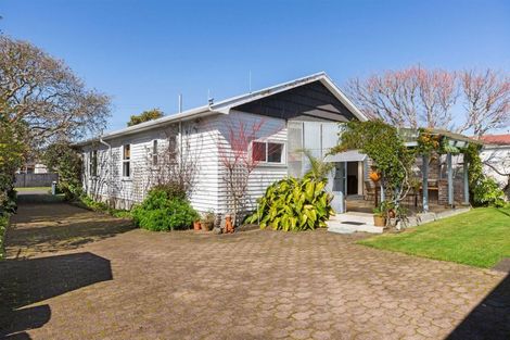 Photo of property in 8 Manu Crescent, Upper Vogeltown, New Plymouth, 4310