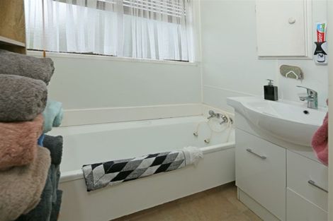 Photo of property in 82 Glen Road, Ranui, Auckland, 0612