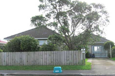 Photo of property in 33 Baylands Drive, Newlands, Wellington, 6037