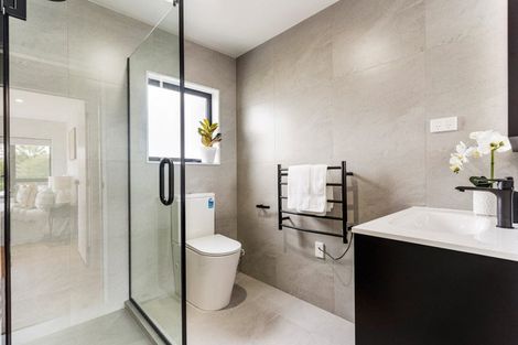 Photo of property in 43b Mirrabooka Avenue, Botany Downs, Auckland, 2010