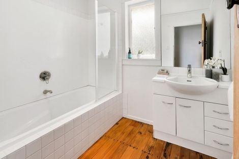 Photo of property in 43b Walmer Road, Point Chevalier, Auckland, 1022