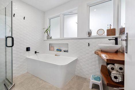 Photo of property in 6 Woodstock Terrace, Tawa, Wellington, 5028