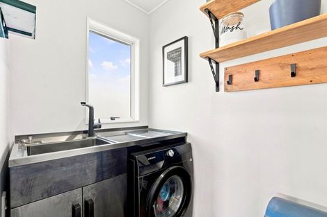 Photo of property in 60 Hinau Street, Castlecliff, Whanganui, 4501