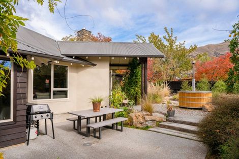 Photo of property in 92 Meadowstone Drive, Wanaka, 9305