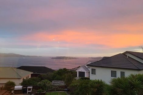 Photo of property in 75a Dress Circle, Newlands, Wellington, 6037