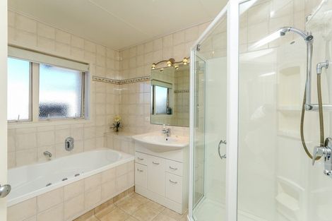 Photo of property in 14 Belt Road, Moturoa, New Plymouth, 4310