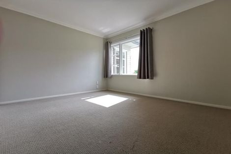 Photo of property in 96 Glanmire Road, Newlands, Wellington, 6037