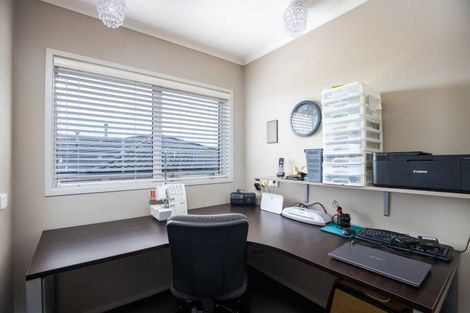 Photo of property in 11f Lemont Place, Westown, New Plymouth, 4310