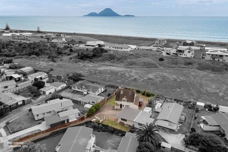 Photo of property in 8a Alpha Avenue, Coastlands, Whakatane, 3120