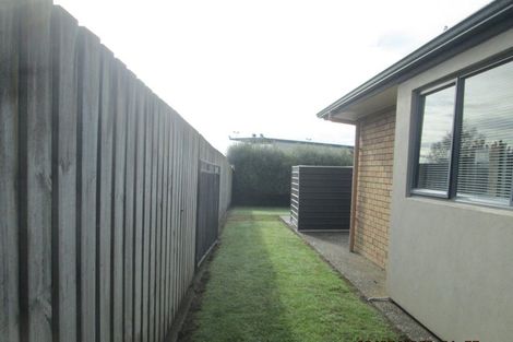 Photo of property in 16b Abergeldie Way, Cambridge, 3434