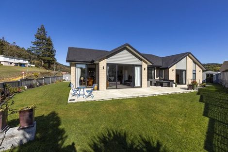 Photo of property in 10 Admiralty Place, Waikawa, Picton, 7220