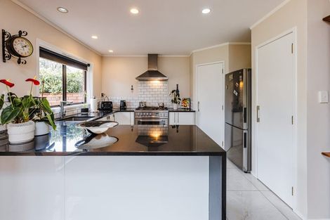 Photo of property in 10 Elrita Place, Conifer Grove, Takanini, 2112