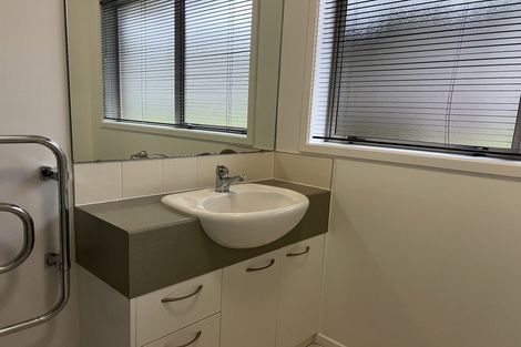 Photo of property in 14 Bibury Avenue, Henderson, Auckland, 0612