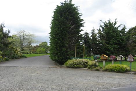 Photo of property in 59 Motu Road, Kumeu, 0891