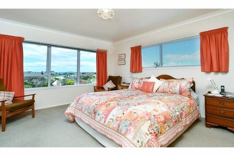 Photo of property in 2 Parkside Road, West Harbour, Auckland, 0618