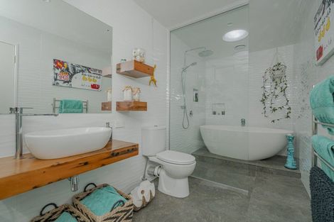 Photo of property in 36 Manaia Road, Tairua, 3508